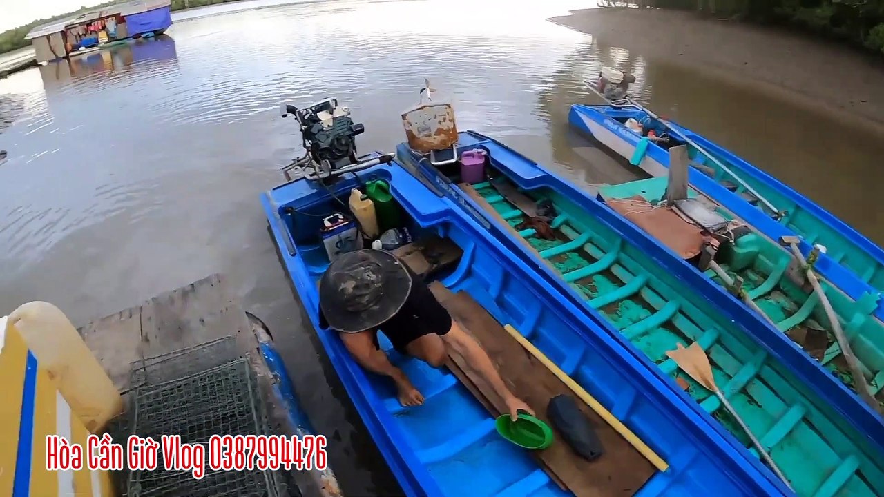 ĐÀO HANG BẮT TÔM TÍCH VÔ TÌNH ĐƯỢC CẶP THỦY QUÁI TO
