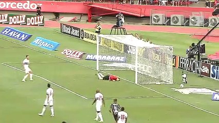 Pato reclama de não poder jogar contra o Corinthians