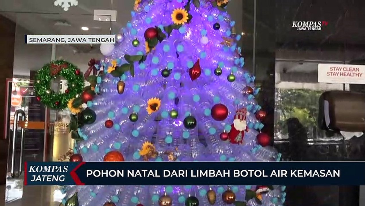 Unik, Pohon Natal dari Limbah Botol Air Kemasan