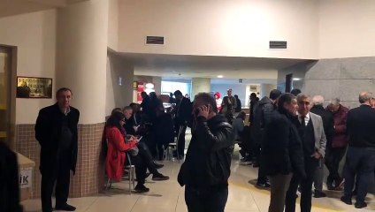 İmamoğlu'nun yargılandığı davanın duruşması öncesi adliyede bekleyiş sürüyor