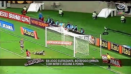 Botafogo cede empate ao Inter no último lance, mas volta à liderança