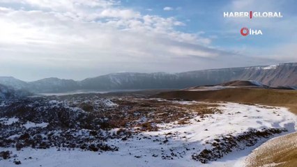 Dünyanın ikinci büyük krateri Nemrut'tan kar manzaraları