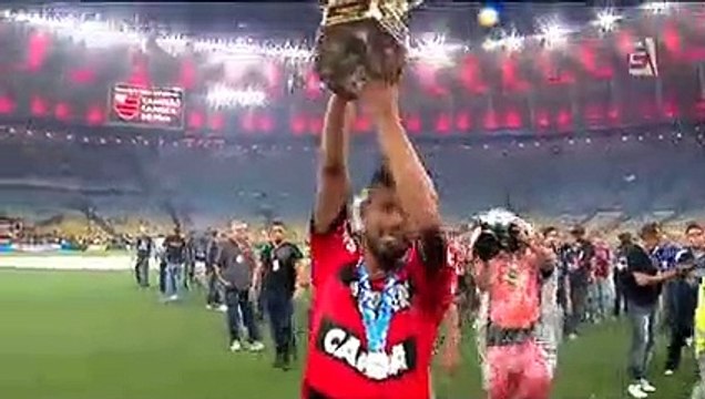 Com gol no fim, Flamengo empata com Vasco e é campeão carioca