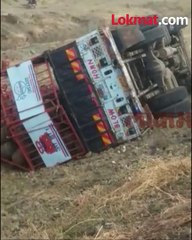 गॅस घेऊन जाणारा ट्रक पलटी