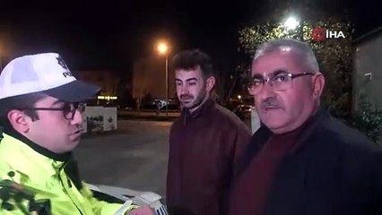 Trafikte alkollü yakalanan babasını kurtarmaya geldi, o ve kurtarıcı olarak gelen arkadaşı da alkollü çıktı!