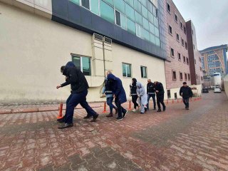Kar vaadiyle vatandaşlardan yüksek miktarlarda para alıp geri ödemeyen 4 kişi adliyeye sevk edildi