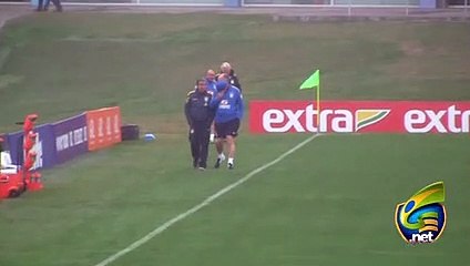 Felipão evita leitura labial dos jornalistas durante treino da Seleção