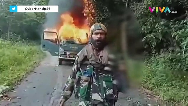 Baku Tembak Polisi vs KKB! Aparat Dilempari Bom Molotov
