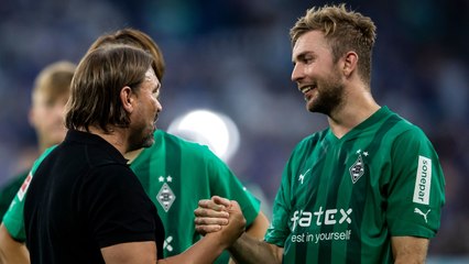 Farke scherzt: "Haben fast so viele Co-Kommentatoren wie Spieler bei der WM"