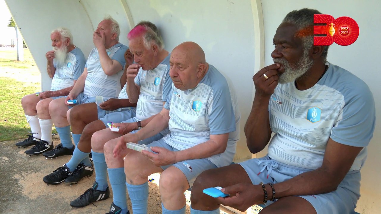 Le football - Groland - CANAL+