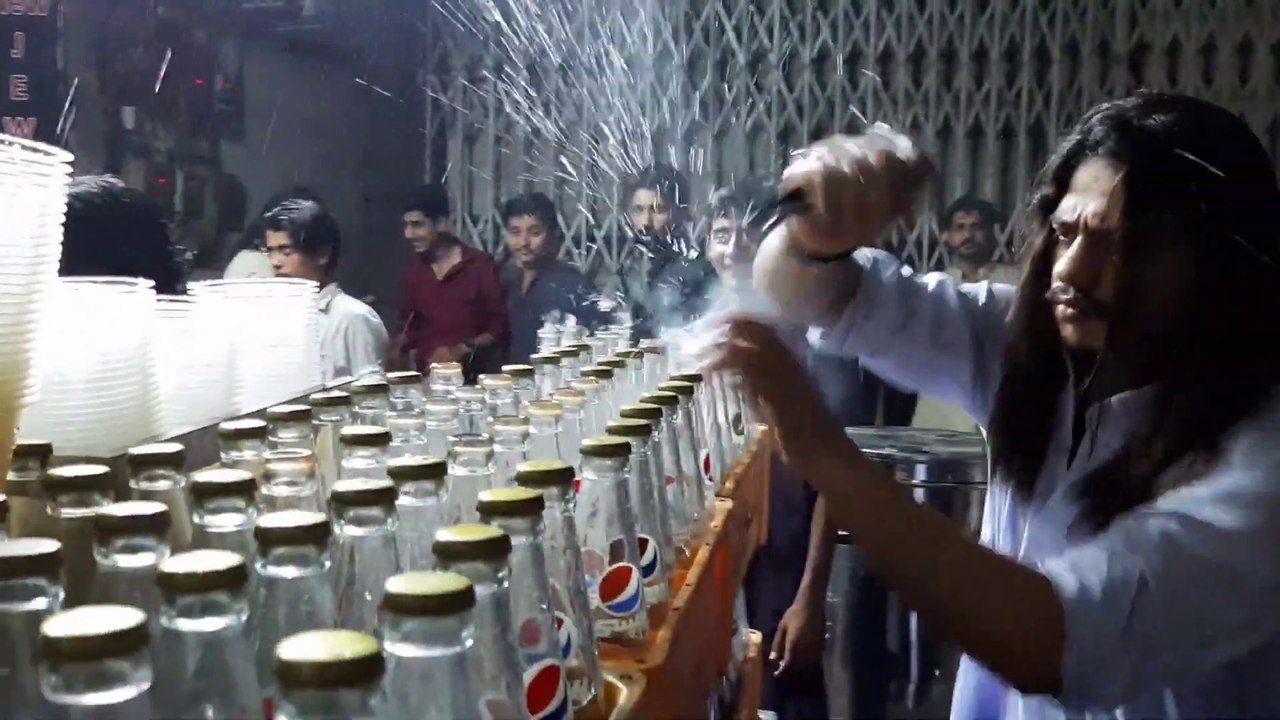 Lahori Chicken Fry Chargha | Pappu Jee Lemon Soda | Pakistani Street Food