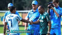 Em clima de descontração, Palmeiras recebe Edu Bala em treino