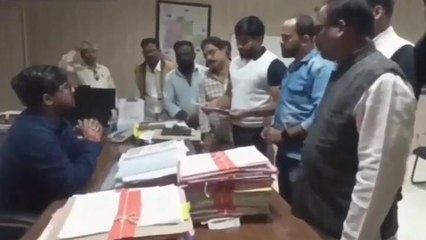 खंडवा: सड़क निर्माण में भ्रष्टाचार को लेकर नेता प्रतिपक्ष के नेतृत्व में डीएम से मिला प्रतिनिधिमंडल