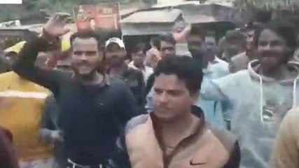 गुना: सफाई कर्मचारी उतरे सड़कों पर स्थाई करने को लेकर की नारेबाजी,जानें पूरा मामला