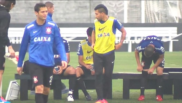 Sob olhares de Mario Gobbi, Corinthians treina para pegar o São Paulo