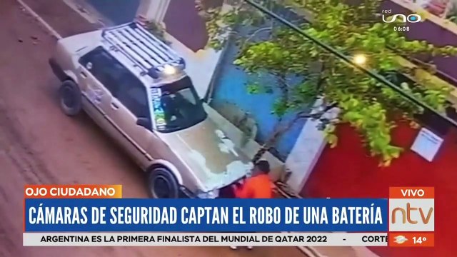 En sólo segundos : Cámaras captan cómo un ladrón se roba autopartes