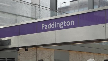 Elizabeth line workers vote overwhelmingly to strike over pay