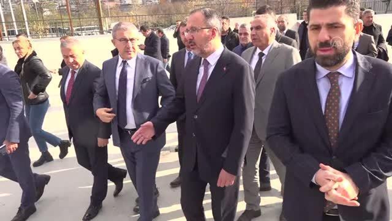 Bakan Kasapoğlu, Eyüpsultan'daki yüzme havuzlarının açılışını yaptı