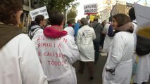 Cientos de médicos de primeria toman las calles de Madrid para exigir a Ayuso que les escuche