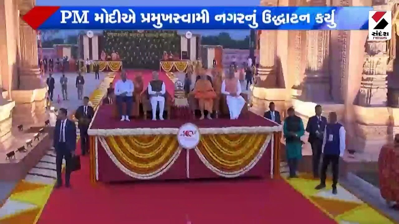 વડાપ્રધાન મોદીએ પ્રમુખ સ્વામી મહારાજની ચરણવંદના...