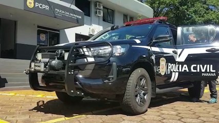 Descargar video: Homens detidos em operação contra roubo de caminhões são levados à 15ª SDP