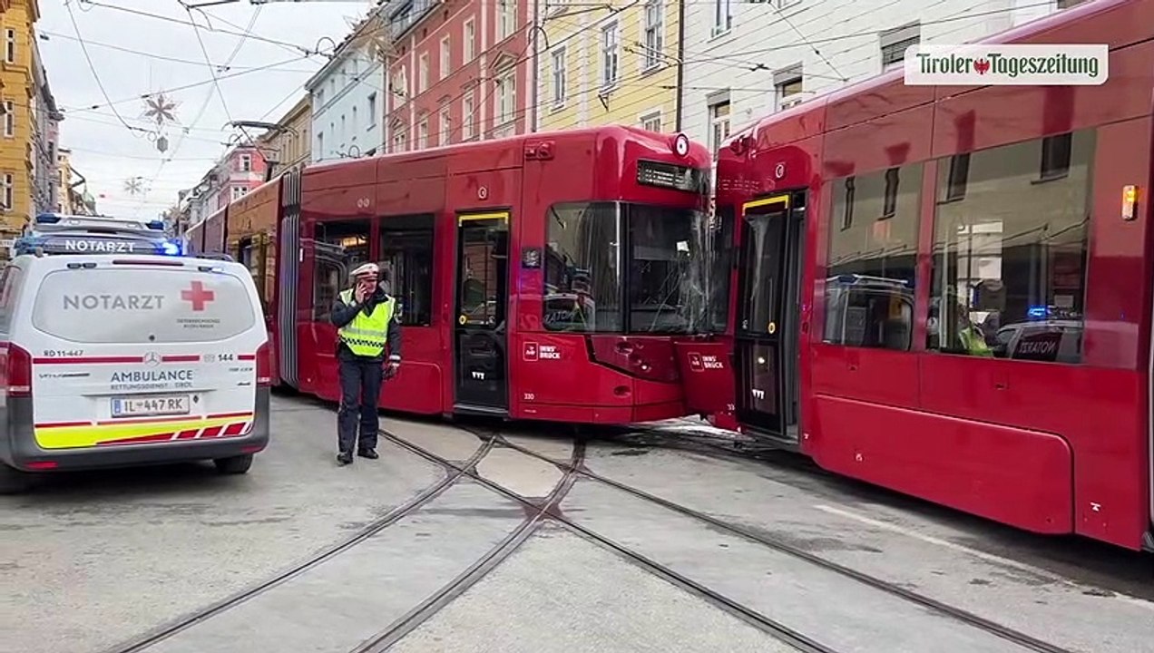 Straßenbahnen kollidierten in Innsbrucker Anichstraße: Vier Verletzte