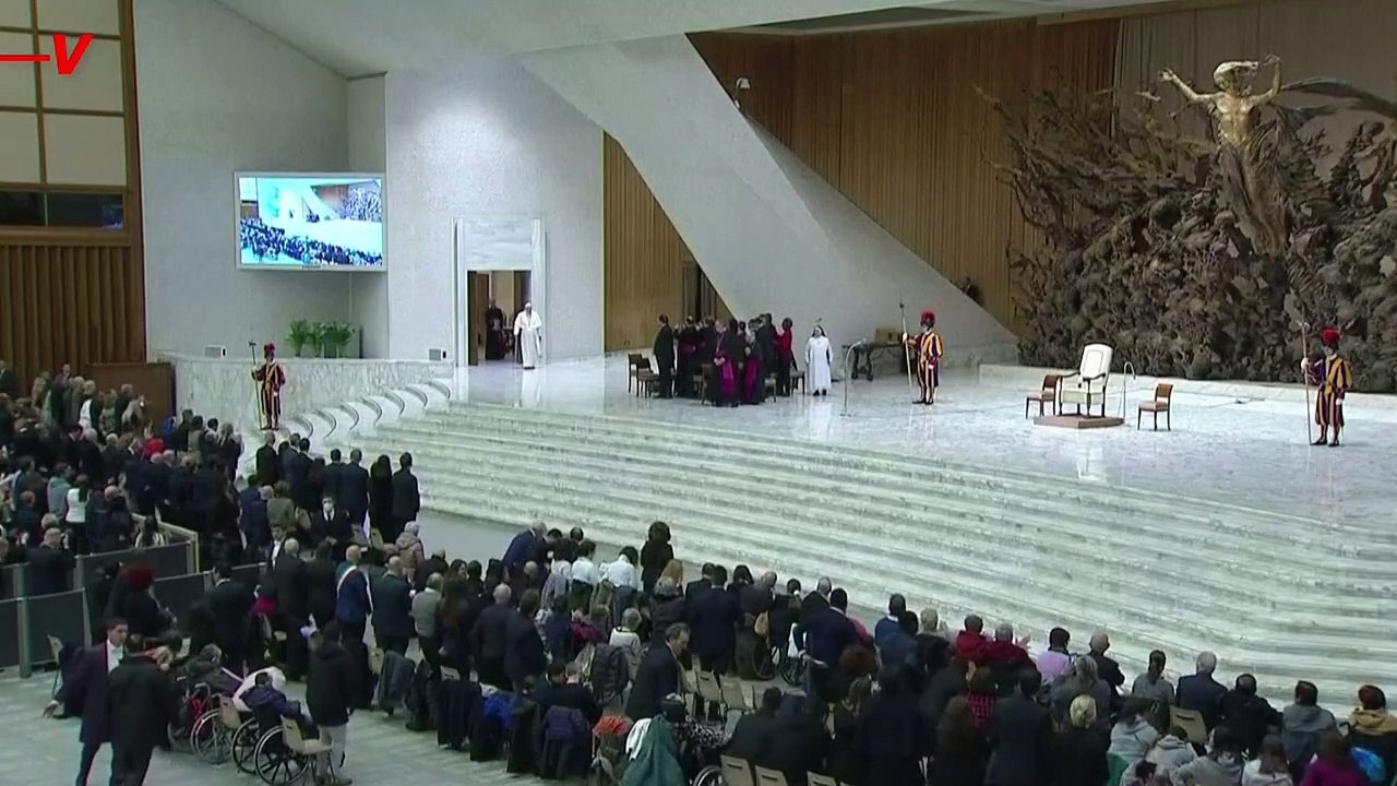 Pope Francis Urges Us All to Spend Less On Christmas Gifts, Send the Rest to Ukraine