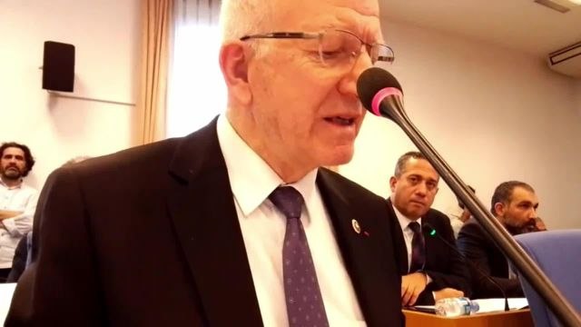 İbrahim Kaboğlu: Bu Yasa Heteroklit Bir Torba Yasa Niteliği Taşıyor.