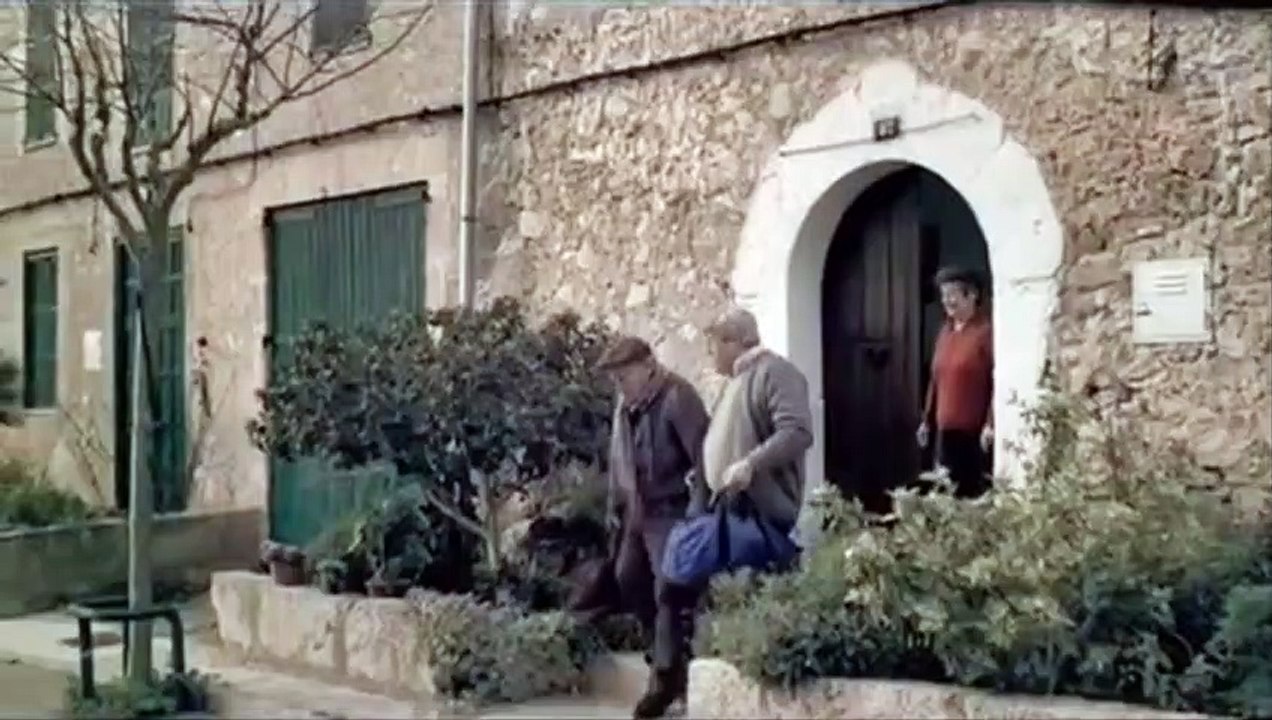 Reunión del hombre más viejo con el bebé más joven - Coca Cola - Publicidad