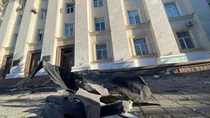 Raketenangriff auf Cherson: Russische Truppen treffen Regierungsgebäude 🚀