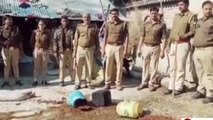 अमेठी: पुलिस ने चलाया अवैध शराब के खिलाफ छापेमारी,भारी मात्रा में शराब किया नष्ट