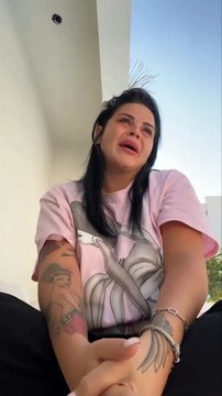 Sarah Fraisou parle en larmes de sa grossesse, de sa fausse couche et des FIV qu'elle a dû faire pour tomber enceinte avant de perdre le bébé.