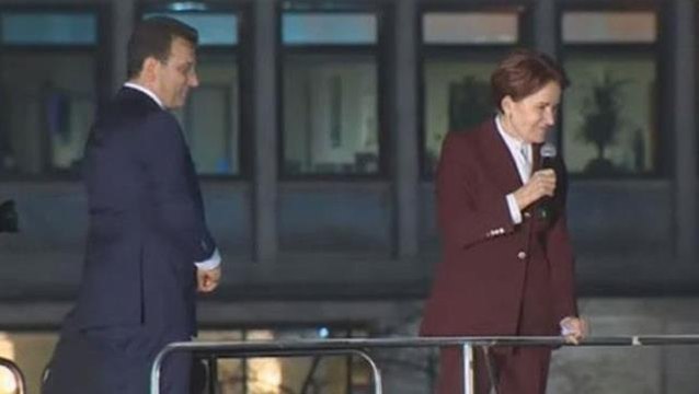 Hapis cezası alan İmamoğlu, Akşener'i de yanına alıp Saraçhane'de kalabalığa seslendi