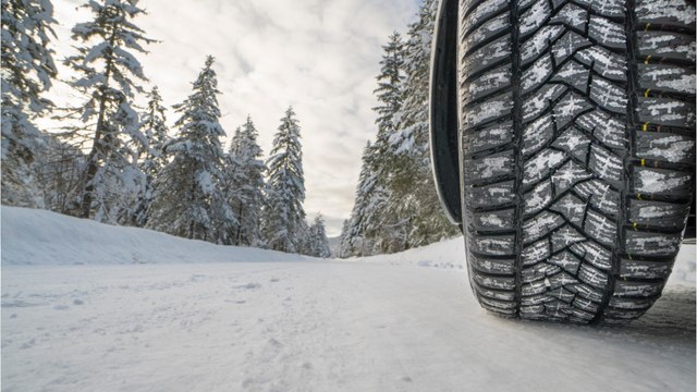 Pneu hiver : les automobilistes ne seraient pas verbalisés d'ici fin mars 2023