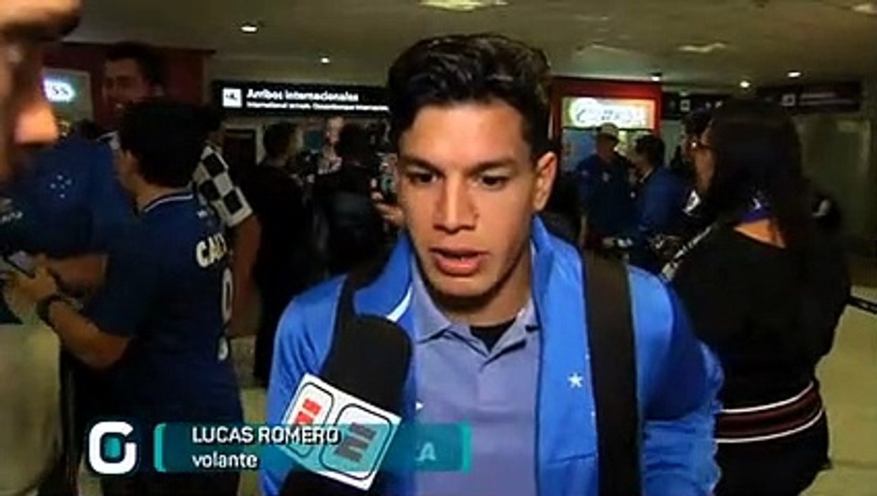 Lucas Romero e Barcos falam no desembarque do Cruzeiro em Buenos Aires
