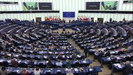 Zelensky pressiona por tribunal especial para julgar agressão russa em meio a novos ataques