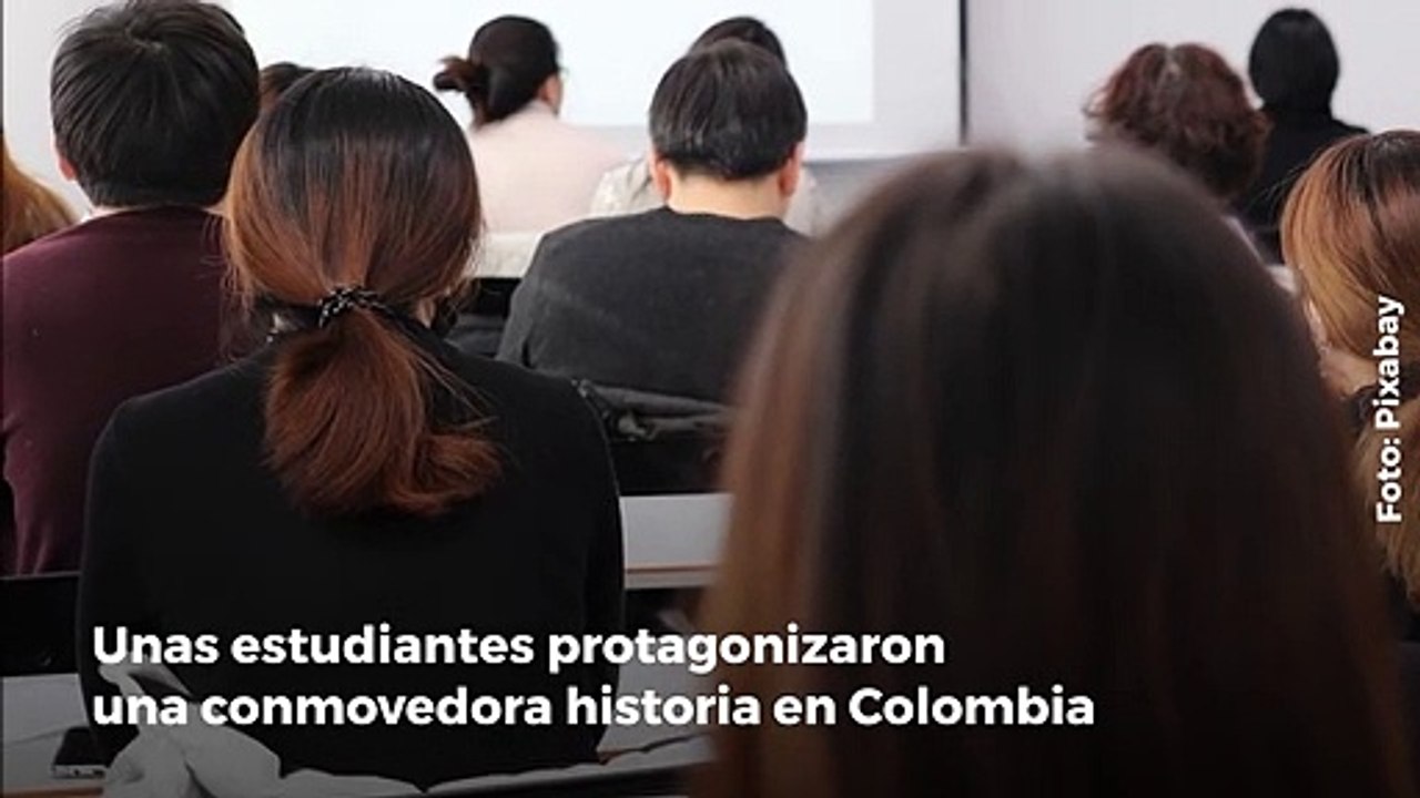 Jóvenes se gradúan y rinden homenaje al vendedor que les fiaba comida cuando iban para el colegio