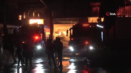 Kayseri'de çelik kapı fabrikasındaki yangını söndürme çalışmaları sürüyor