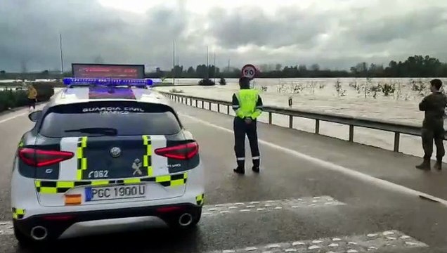 Carreteras cortadas, viviendas inundadas y vecinos desalojados en Extremadura