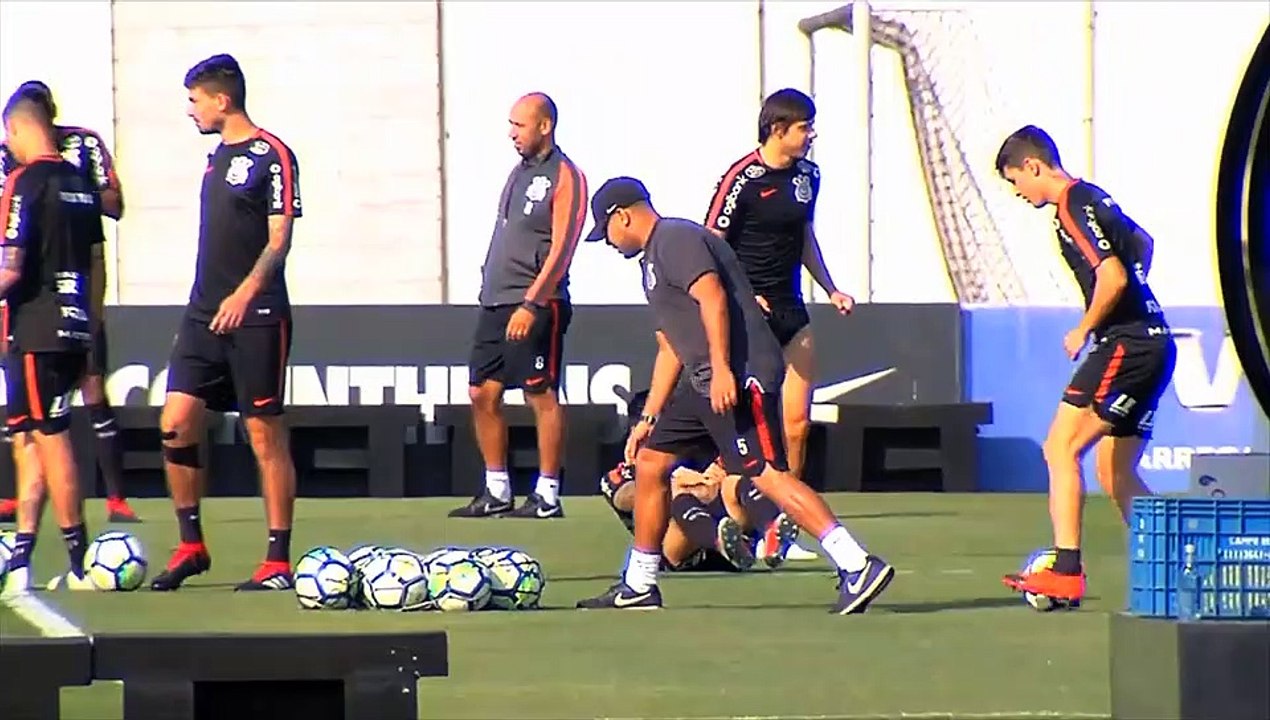 Corinthians treina para enfrentar o Flamengo veja imagens