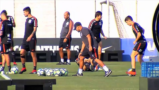 Corinthians treina para enfrentar o Flamengo veja imagens