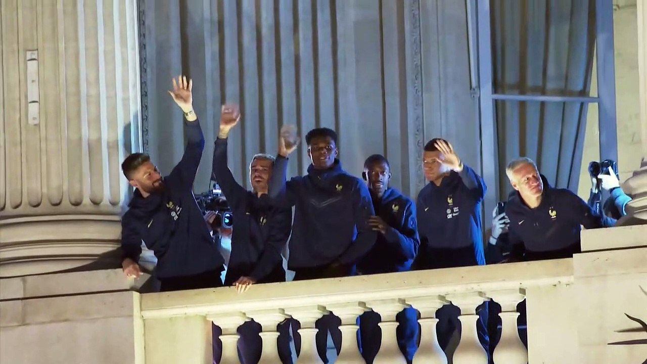 'Merci, les Bleus !' Frankreich feiert Mbappé, Joris und Co.