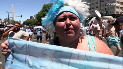 La cancelación del recorrido no deprime a una afición argentina en pleno estado de éxtasis