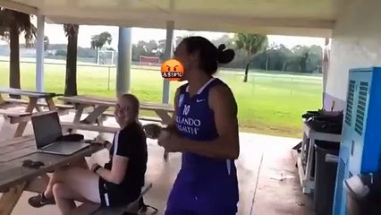 Marta faz dancinha em comemoração por indicação ao prêmio de melhor jogadora pela Fifa
