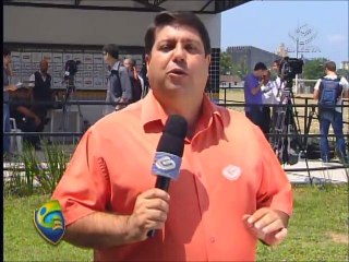 Neymar diz que quer chegar perto do nível de Messi