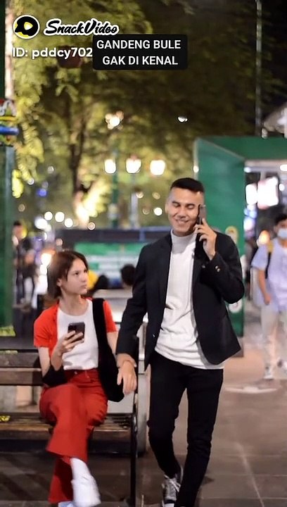 Gandeng cewek bule gak di kenal❤️#Prank romantis