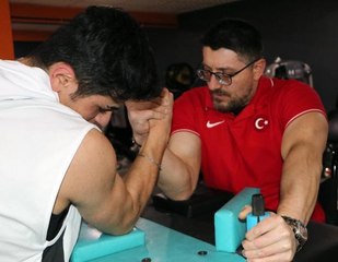 BİLEĞİ BÜKÜLMEYEN TÜRK, 10'UNCU KEZ DÜNYA ŞAMPİYONU OLDU