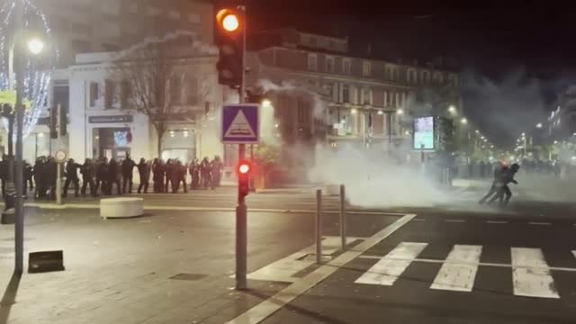 Enfrentamientos en Bruselas entre la policía y un centenar de aficionados marroquíes