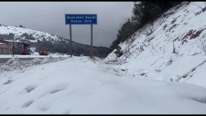 Geminbeli Geçidi'nde kar yağışı etkili oldu