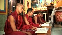 Monks practicing Multiphonic Singing - The Mystical arts of Tibet